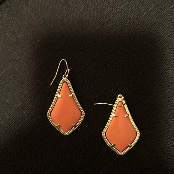 Coral/Orange Kendra Scott - Picture 2 of 2